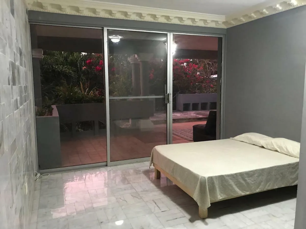 Indigo Cancun Hostel 0*,  מקסיקו